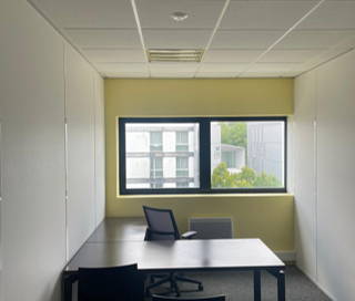 Bureau privé 12 m² 3 postes Location bureau Rue Romain Rolland Nantes 44100 - photo 1